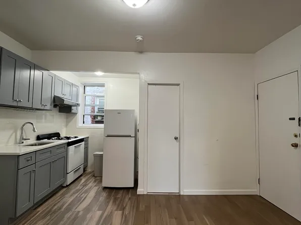 839 53rd Street image 1 of 9