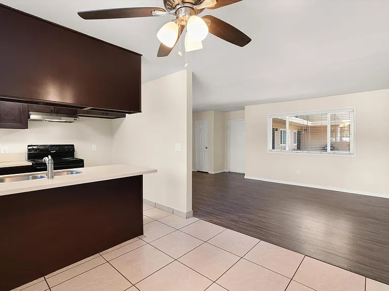 Melrose Manor Apartments - Riverside, CA — Photo 70