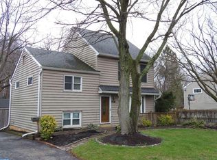 9 Sandy Ln, Malvern, PA 19355