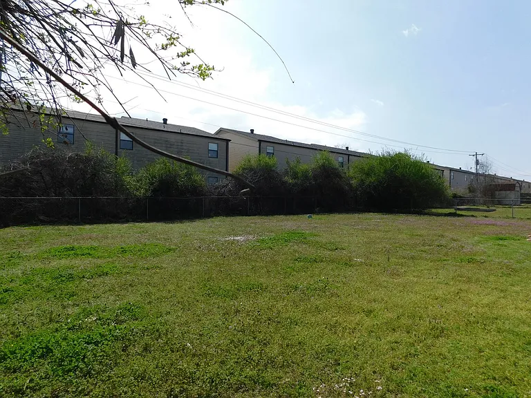 2906 Kendall Ave — Photo 2