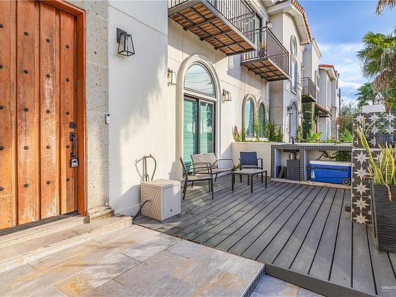 3rd image of 915 Santa Lucia Dr