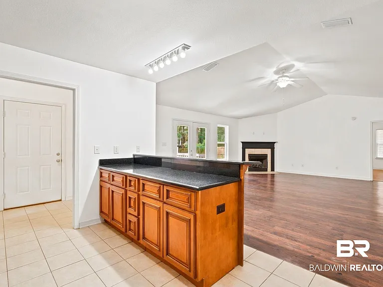 905 Ryan Ave — Photo 8