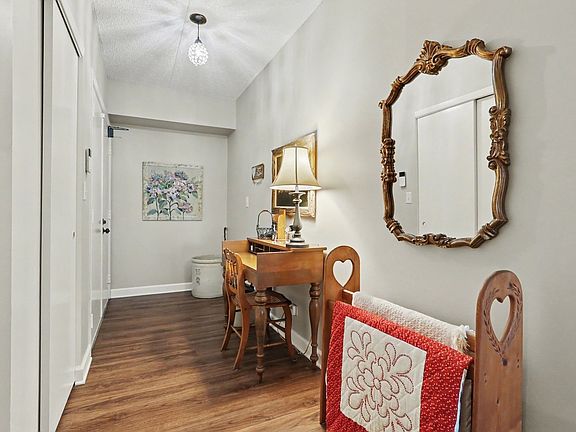 4th image of 1423 Woodbridge Rd APT 1E