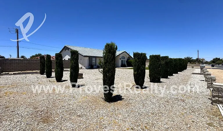 13858 Rincon Rd — Photo 2