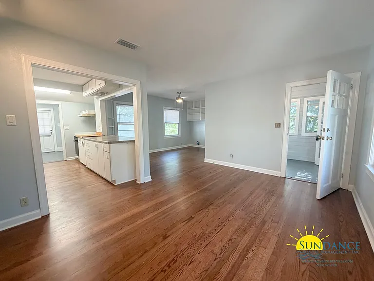 339 Brooks St SE — Photo 3