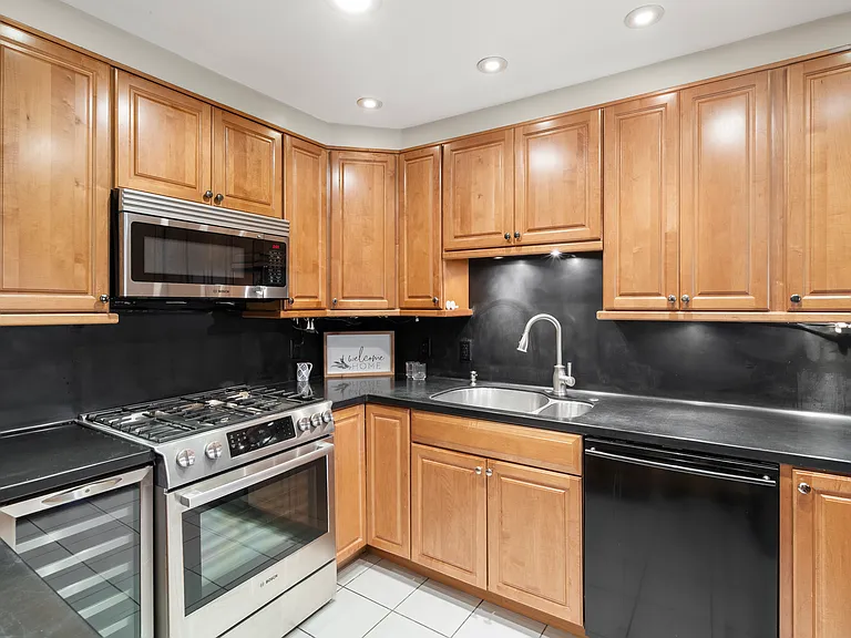 1011 Beacon St #4 — Photo 10