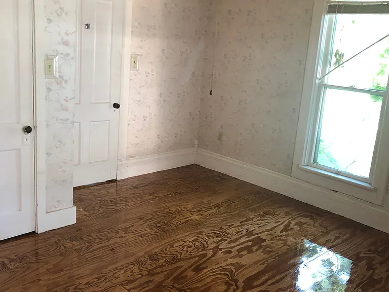510 E 2nd St — Photo 6