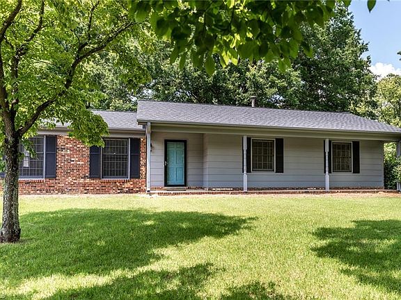 2nd image of 2 Bayberry Ct