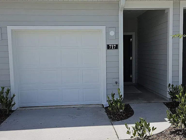 717 Holly Lakes Dr — Photo 3