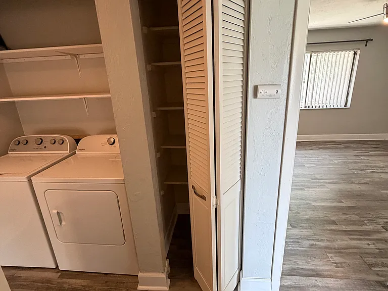 Hall / Laundry