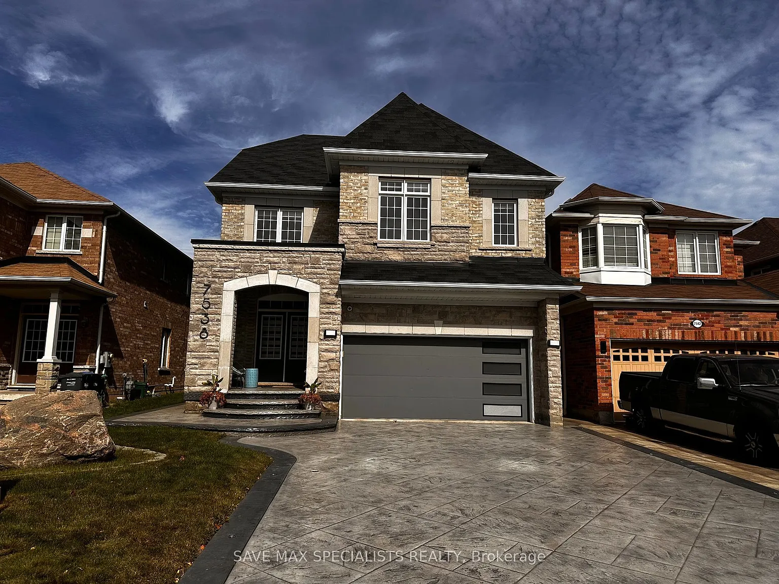 5 bed, $4,700 — Photo 1