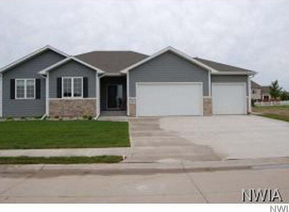 1st image of 550 Sandstone Cres