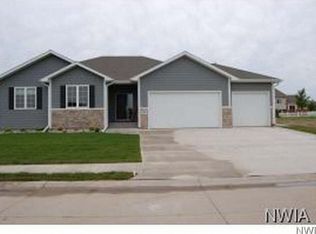 550 Sandstone Cres, Dakota Dunes, SD 57049