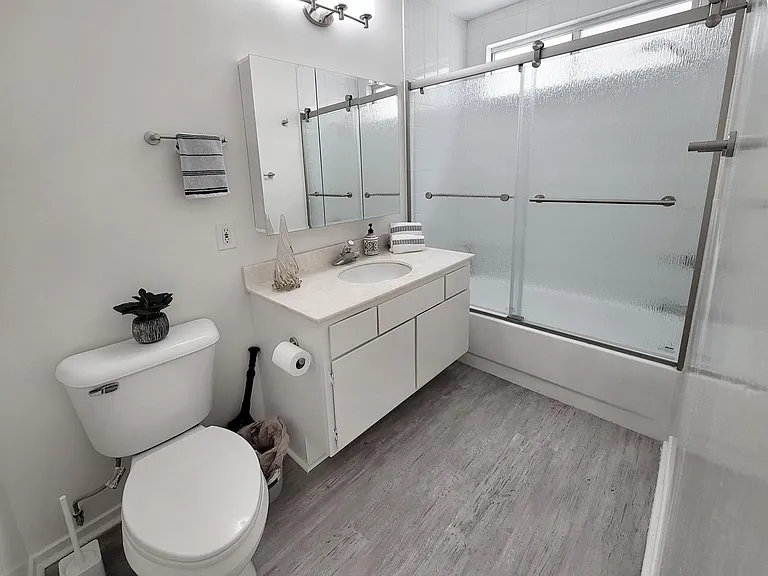12801 Moorpark St #103 — Photo 12