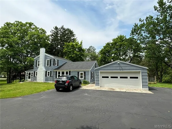 1 Saville Dr, Orchard Park, NY 14127