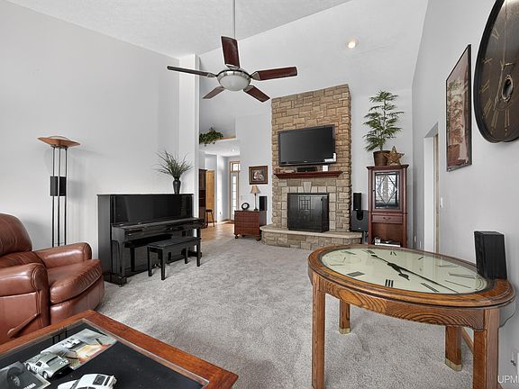 3rd image of 1800 Middle Pointe Ln