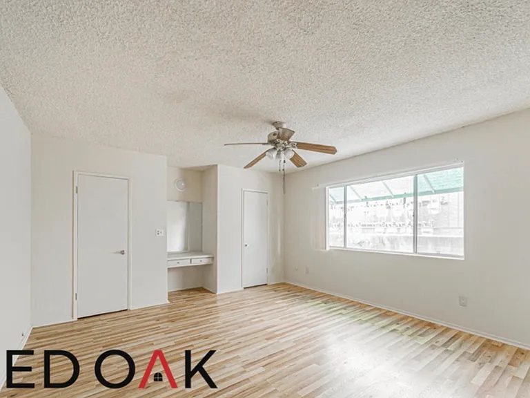 16515 Victory Blvd #2 — Photo 3