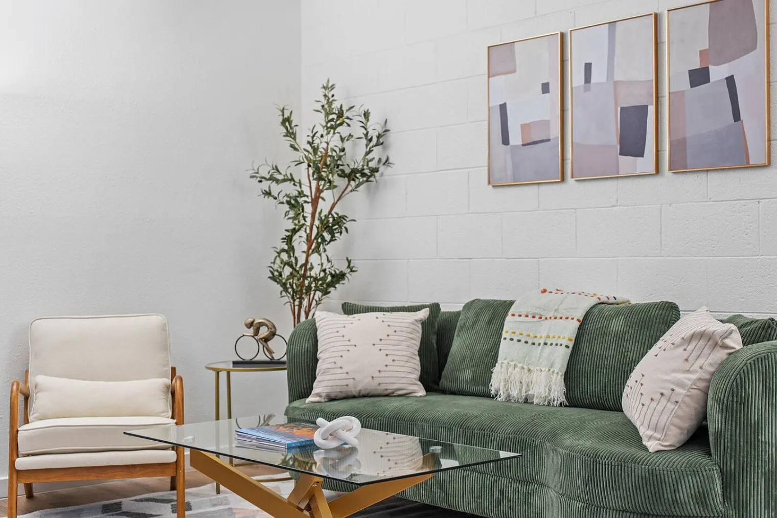 1 bed, 1.0 bath, $1,915 — Photo 4