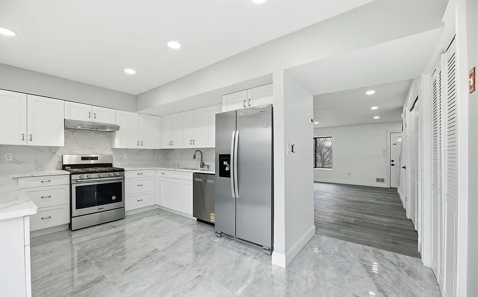 2 bed, 1.5 bath, 1360 sqft, $2,500 — Photo 3