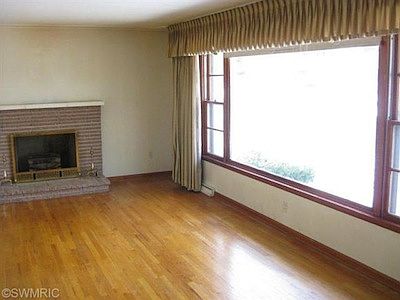 2nd image of 810 Tamarack Ave NW