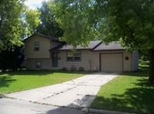 403 E 6th St, Readlyn, IA 50668