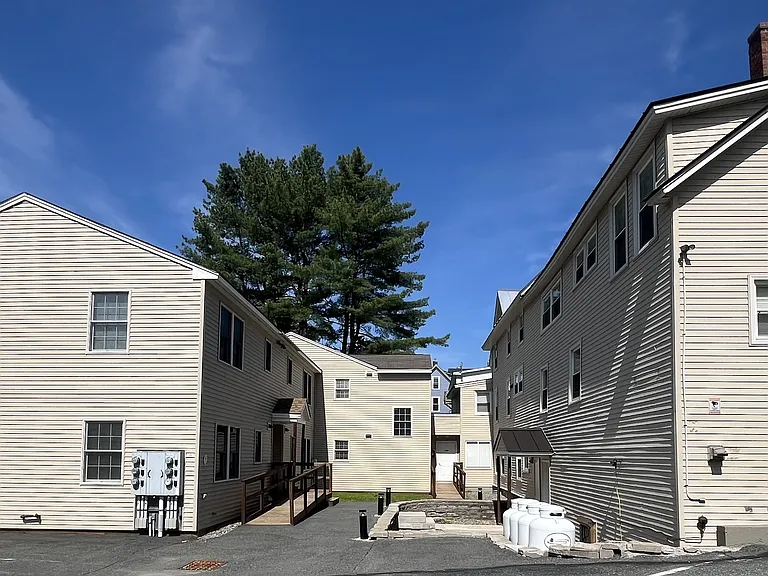 114 School St — Photo 11