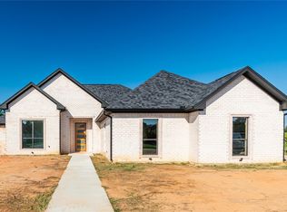 1805 Meadowbriar Dr, Paris, TX 75462