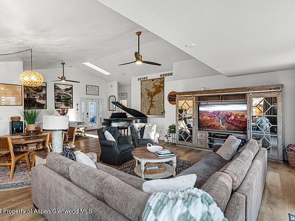 4th image of 258 Ponderosa Cir