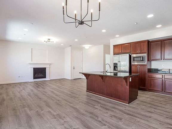 4th image of 564 Heligan Ln Unit 3