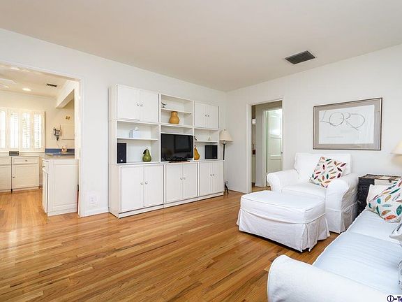 2nd image of 4901 La Crescenta Ave