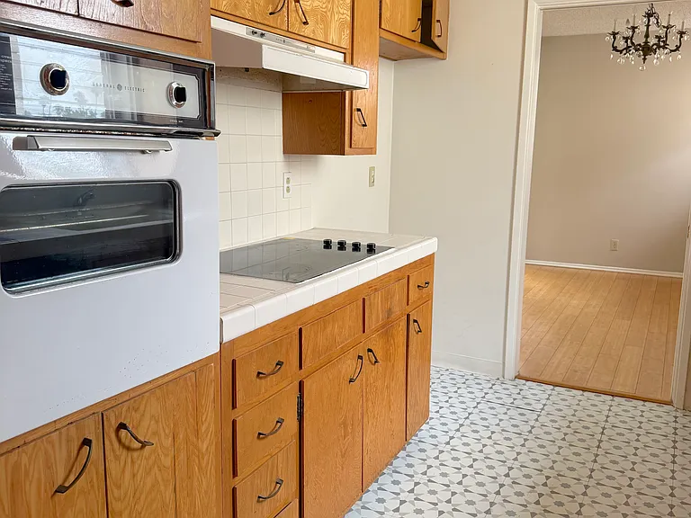 941 10th St #8 — Photo 7