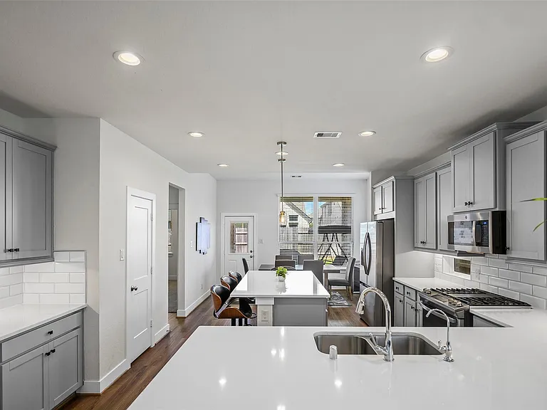 7115 Prairie Heights Dr — Photo 12