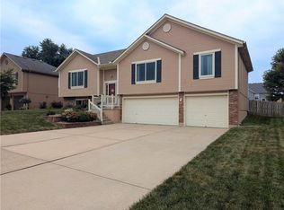 1402 Tabitha Ln, Greenwood, MO 64034