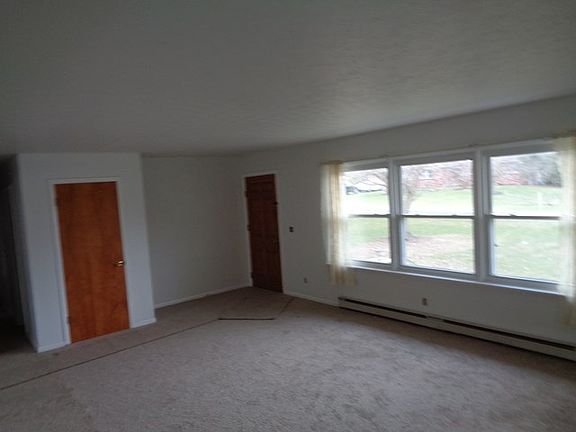 4th image of 830 Stephanie Dr