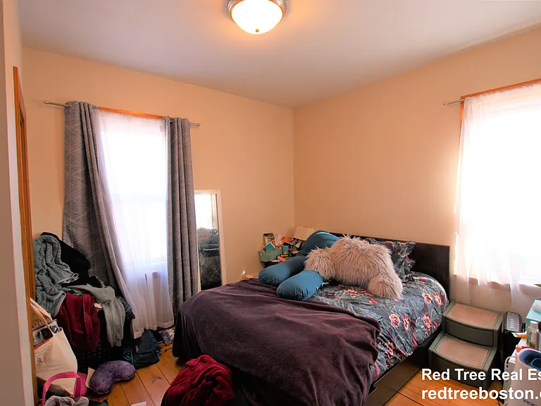 16 Rossmore Rd #2 — Photo 5