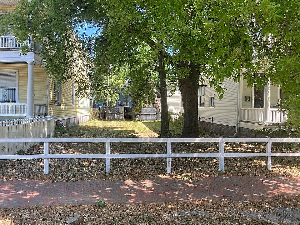 2nd image of 2318 Barnard St