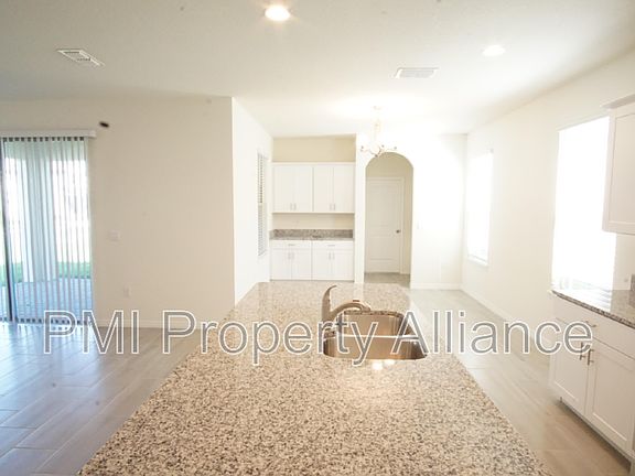 3rd image of 15944 Moonlight Bay St