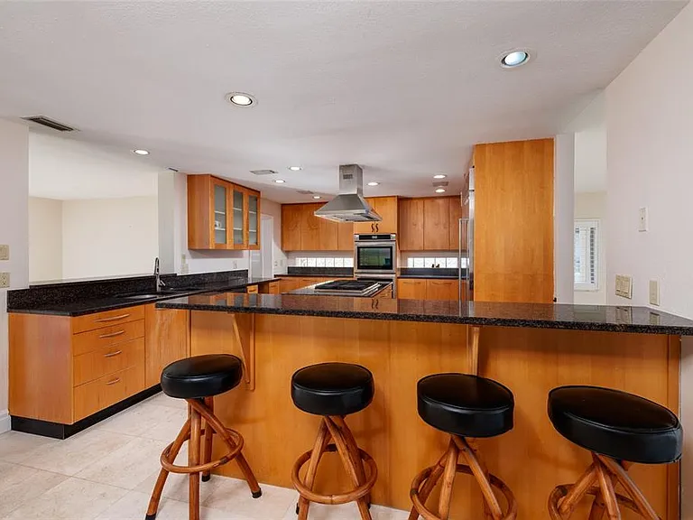 300 Brightwaters Blvd NE — Photo 13