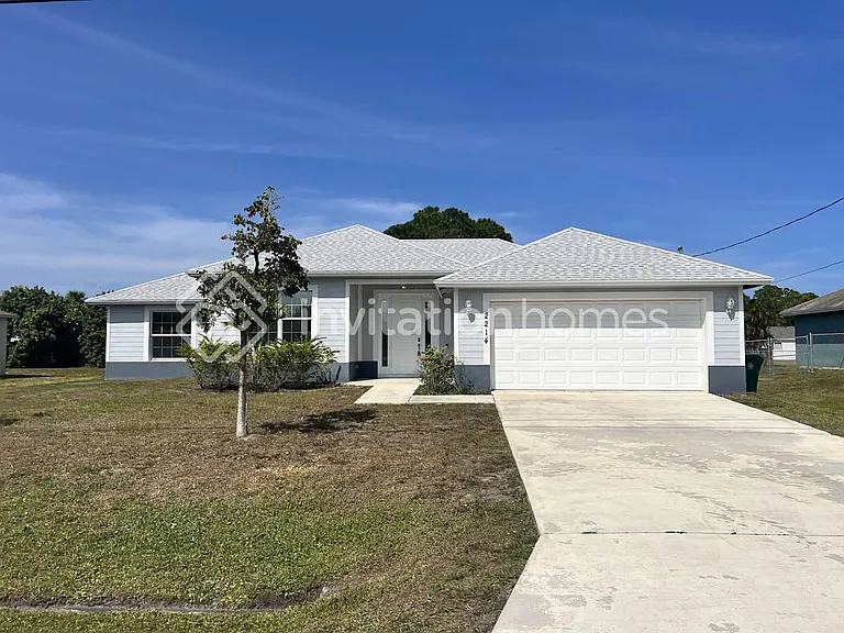 2214 SE Mandrake Cir — Photo 1