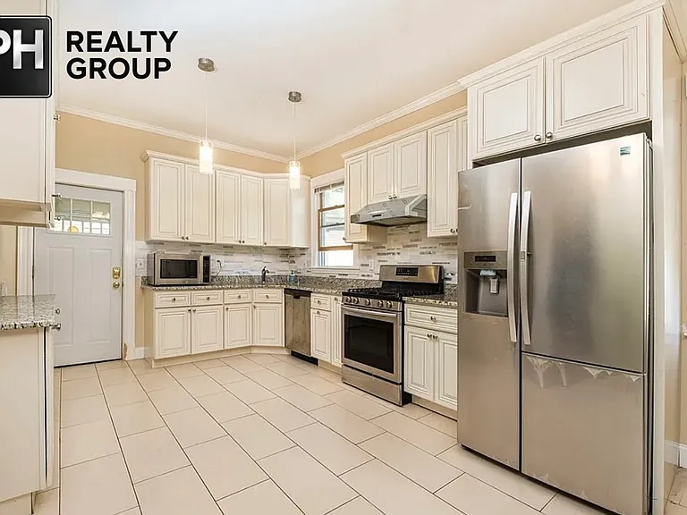 161 Walnut St #1 — Photo 2