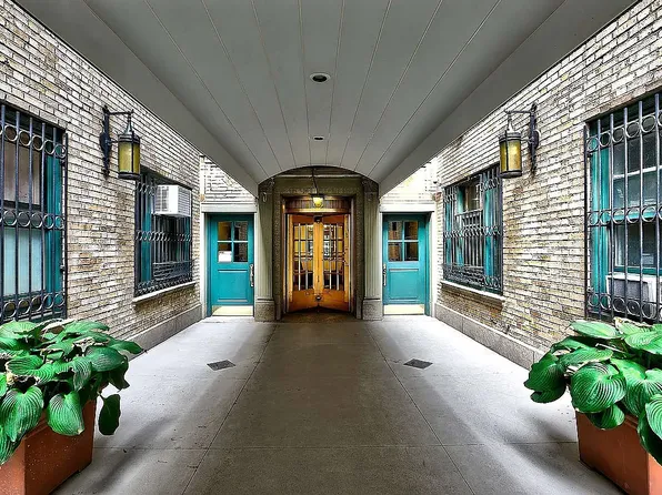 325 West 45th Street image 8 of 10