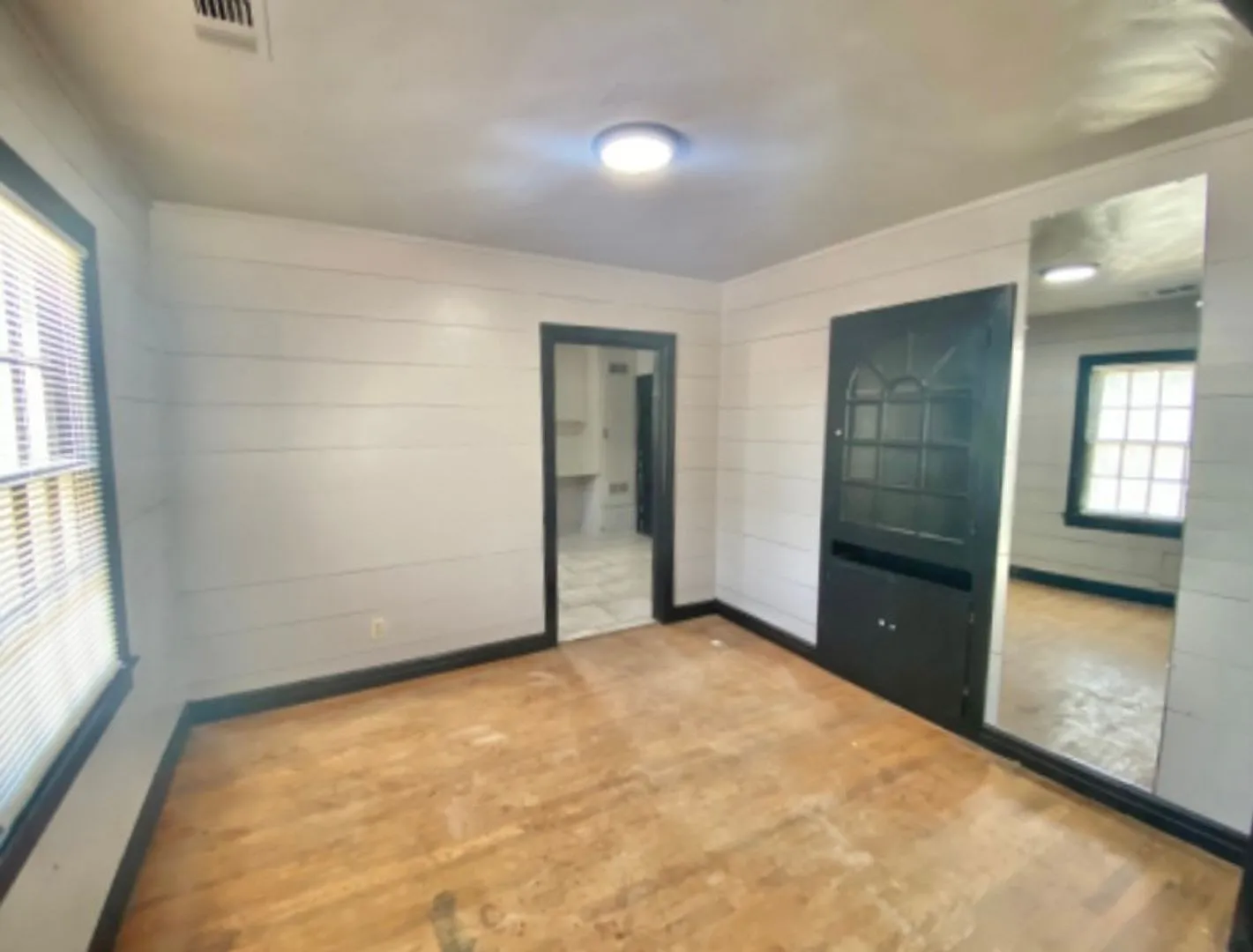 Available Now - 2 bed 1 bath near Texas Tech University — Photo 4