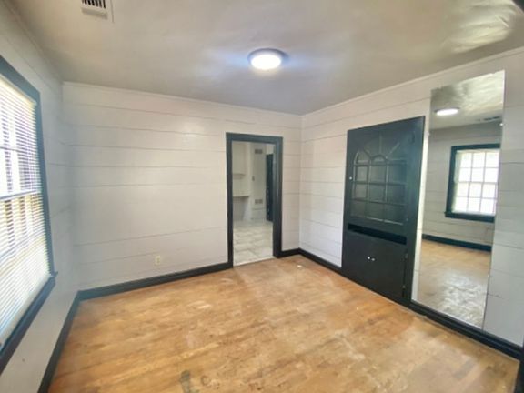 4th image of 2324 28th St