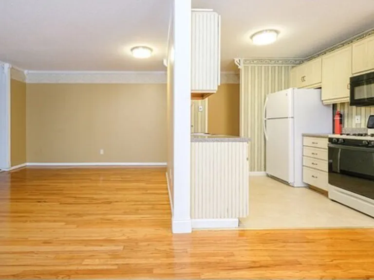 261 Regency Park Dr — Photo 11