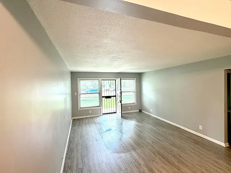 1827 Bashford Manor Ln #1 — Photo 4