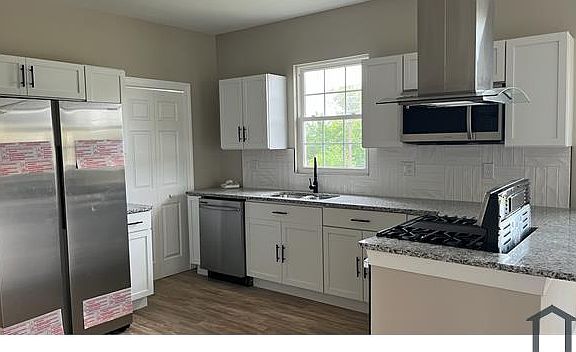 4th image of 1154 Clairmount Ave