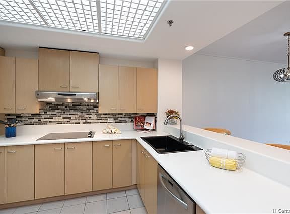 2nd image of 1 Keahole Pl APT 2503