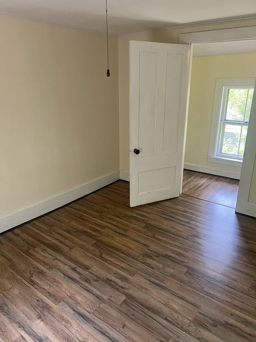 Building Photo - 427 Essex St #3