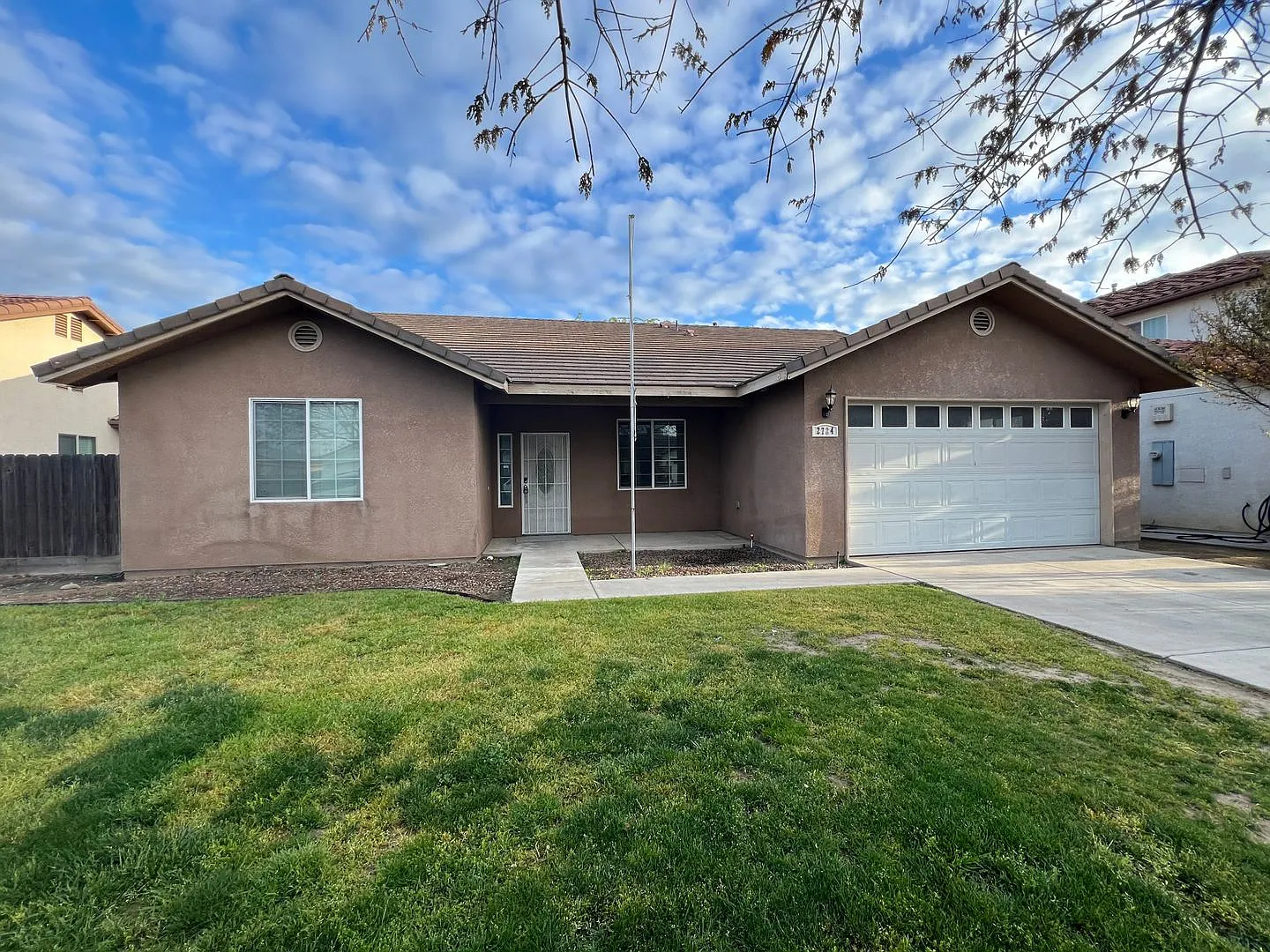 2724 Tecopa Ave- 5 Bedroom 2 Bathroom + Office -Tulare — Photo 2