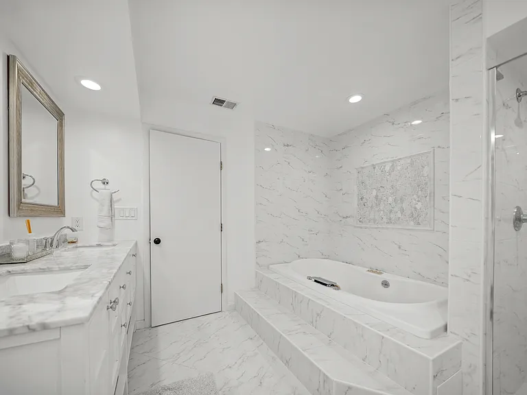 22 Pamrapo Ct W — Photo 28